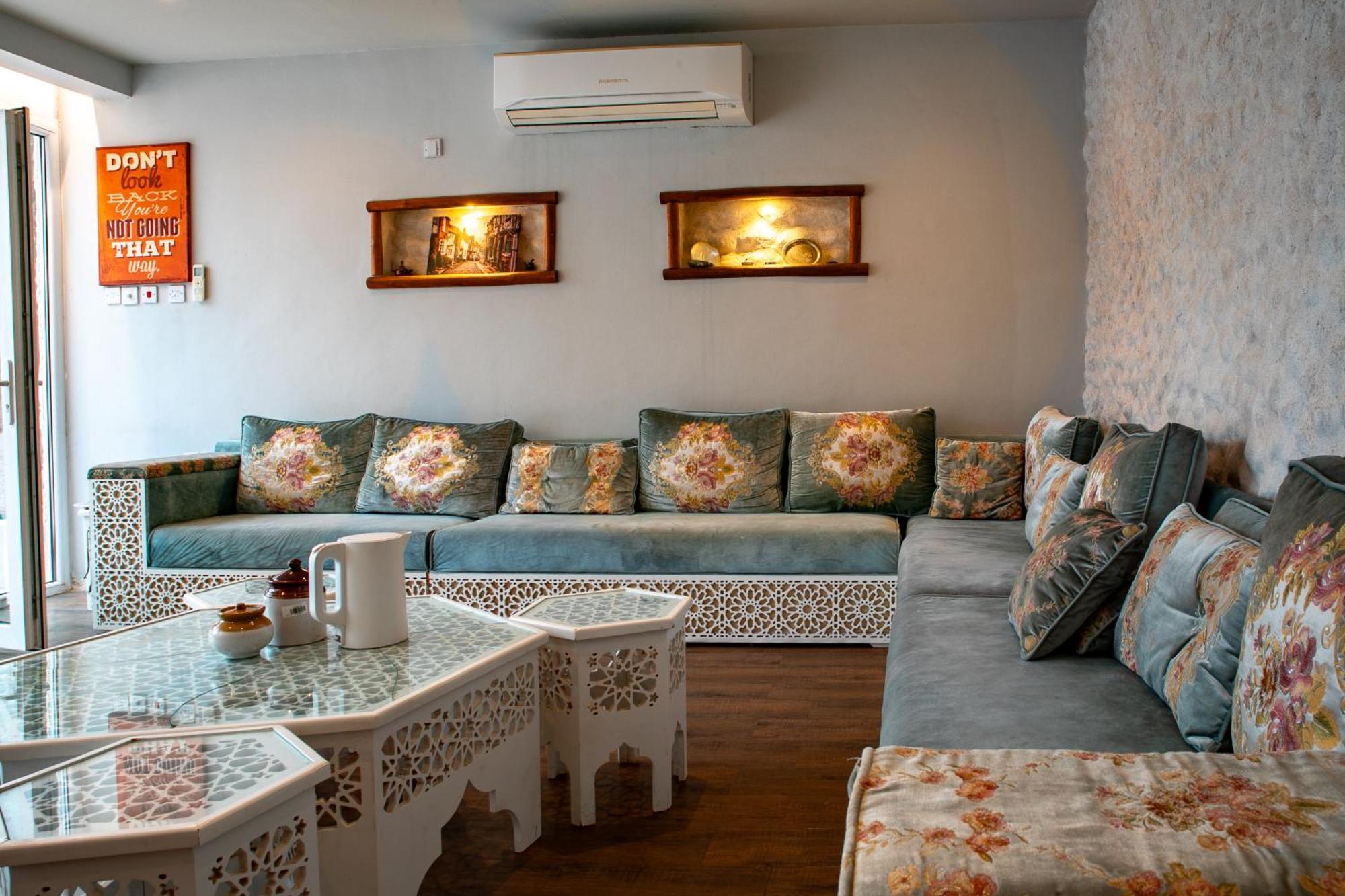 Elegant Garden Stay With 2 Living Areas, 2 Bedrooms, 1 Full And 1 Half Bath For 6 Guests Umm Al Amad Ngoại thất bức ảnh